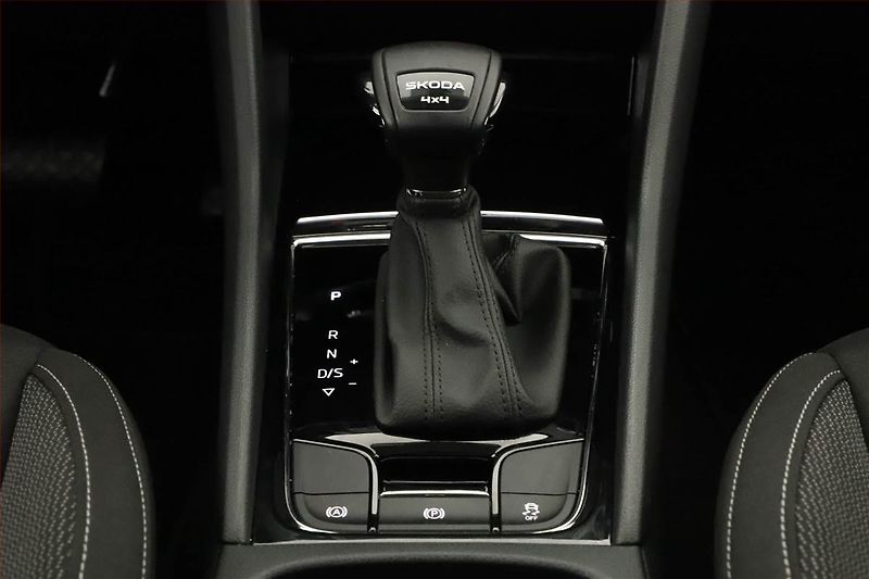 Škoda Karoq (2024) 2.0 TDI, Drive, FullLed - fotka 10 z 16