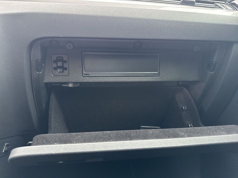 Volkswagen Passat (2022) Variant 2.0 TDI DSG Business - fotka 26 z 33