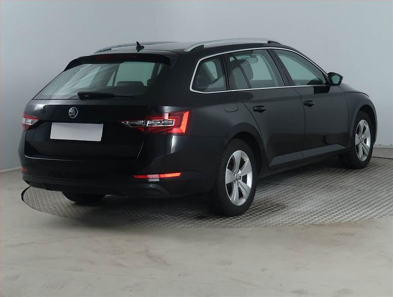 Škoda Superb (2018) Style 2.0 TDI, Automat, Kůže - fotka 5 z 15