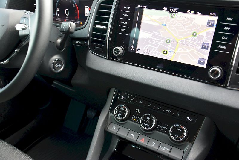 Škoda Karoq (2023) 1.5 TSI 110 kW Style Exclusive - fotka 22 z 25
