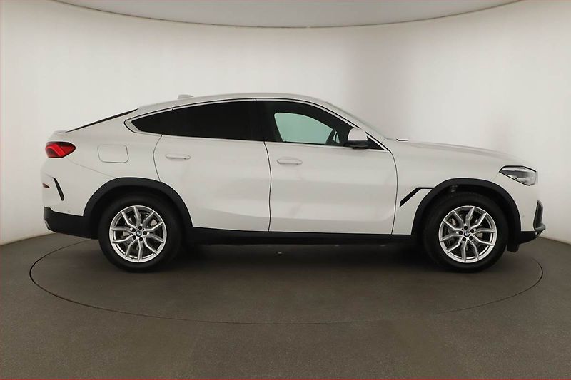 BMW X6 (2021) xDrive40i - fotka 6 z 19
