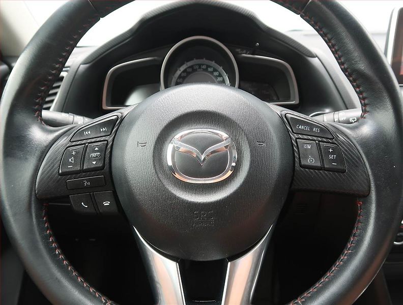 Mazda 3 (2015) 1.5 Skyactiv-G, Xenony - fotka 15 z 18