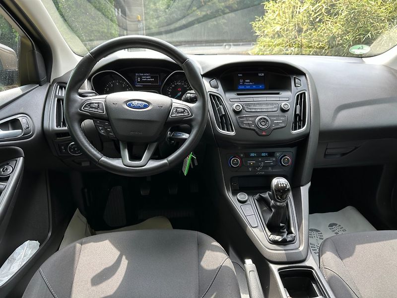 Ford Focus (2016) 1.0Ecoboost 74kw Business - fotka 19 z 25