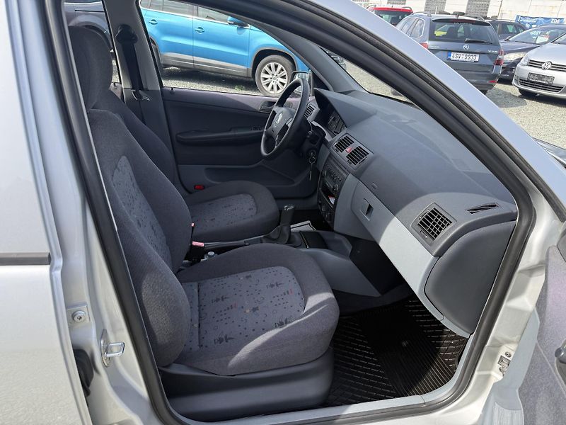 Škoda Fabia 1.4 MPI KLIMA - fotka 10 z 13