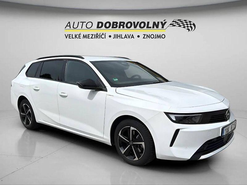Opel Astra Edition ST 1.2 TURBO (96kW/130 - fotka 10 z 20