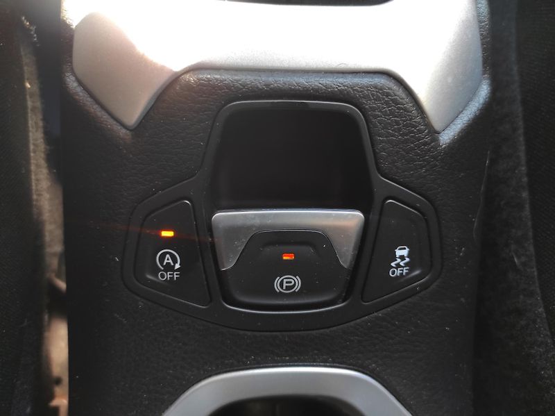 Jeep Renegade 1.4MultiAir, Limited, Tempomat - fotka 22 z 48