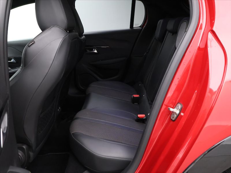 Peugeot 208 1,2 PureTech 74kW GT DPH - fotka 13 z 27