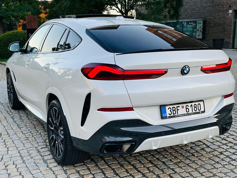 BMW X6 40D MSPORT 4x4 SERVISKA TAŽNÉ - fotka 15 z 58
