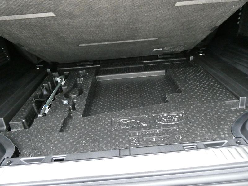 Land Rover Defender 110 4,4 OCTA P635 - fotka 41 z 48