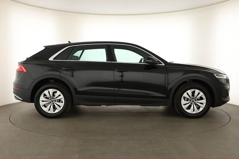 Audi Q8 (2023) 55 TFSI - fotka 6 z 20