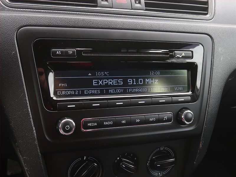 Škoda Rapid (2014) Spaceback 1.2 TSI, Serv.kniha - fotka 12 z 13