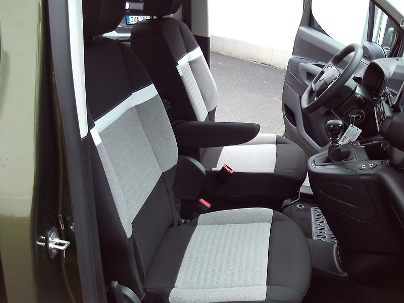 Citroën Berlingo (2026) PLUS Petrol 110k Manual - fotka 8 z 13