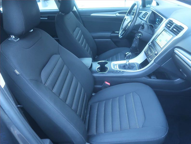 Ford Mondeo (2018) Titanium 2.0 TDCI, Navi - fotka 9 z 17