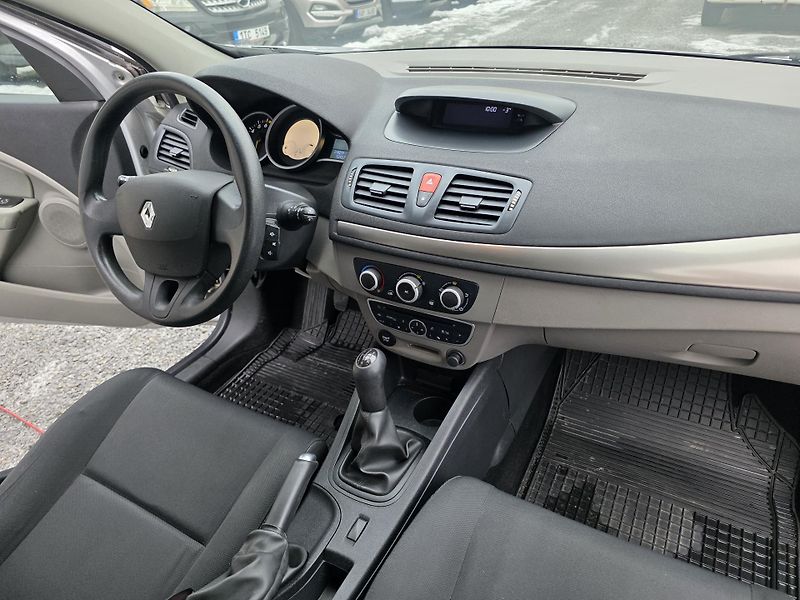Renault Mégane 1.6 i Parkovací senzory  - fotka 20 z 20