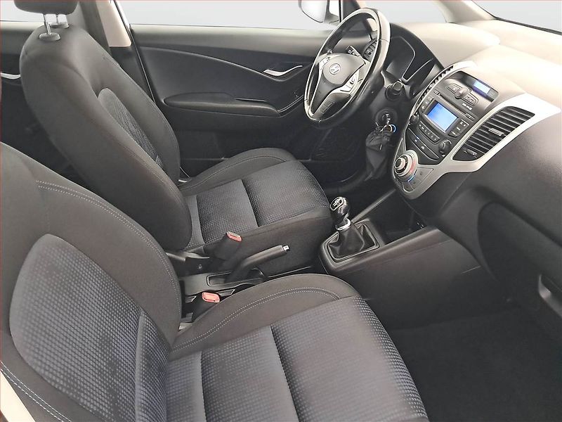 Hyundai ix20 (2017) 1.4 CVVT, Serv.kniha - fotka 9 z 17