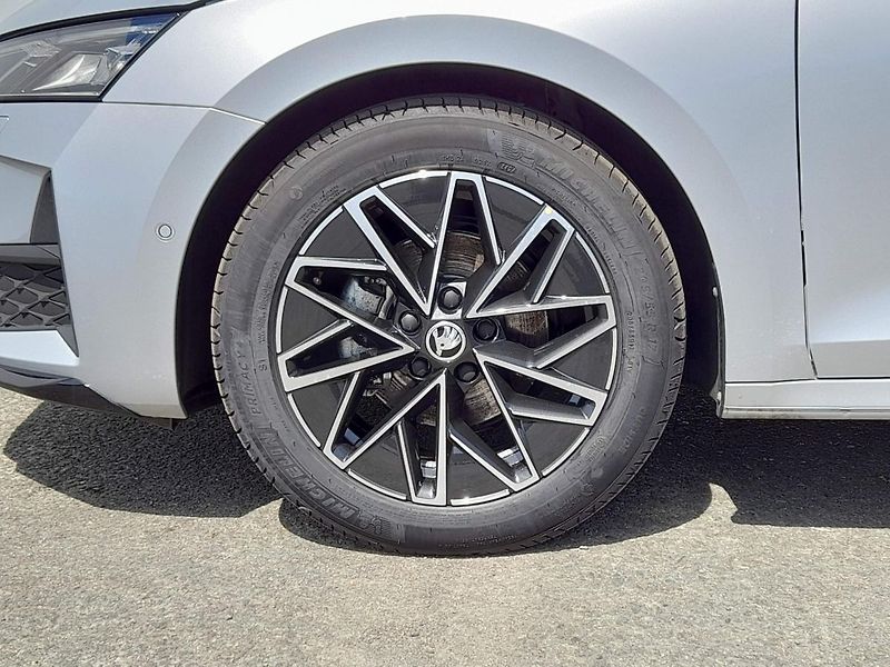 Škoda Octavia Sportline M-HEV 1.5 TSI 110kW - fotka 10 z 20