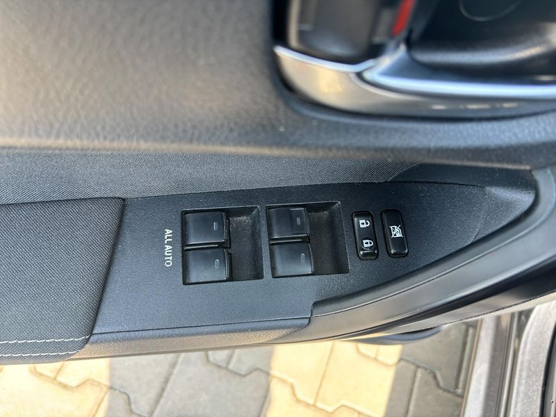 Toyota Corolla 1.6 VVT-i Active Trend Led - fotka 12 z 28