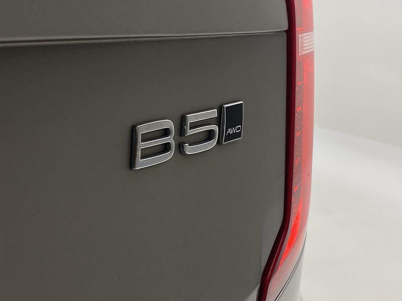 Volvo XC90 B5 AWD INSCRIPTION REZERVACE - fotka 41 z 49