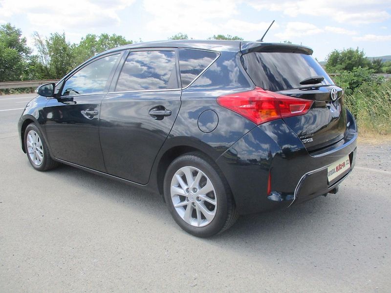 Toyota Auris 1.6i VVTi*AUTOM*NAVI*VÝHŘEV*TZ - fotka 9 z 47