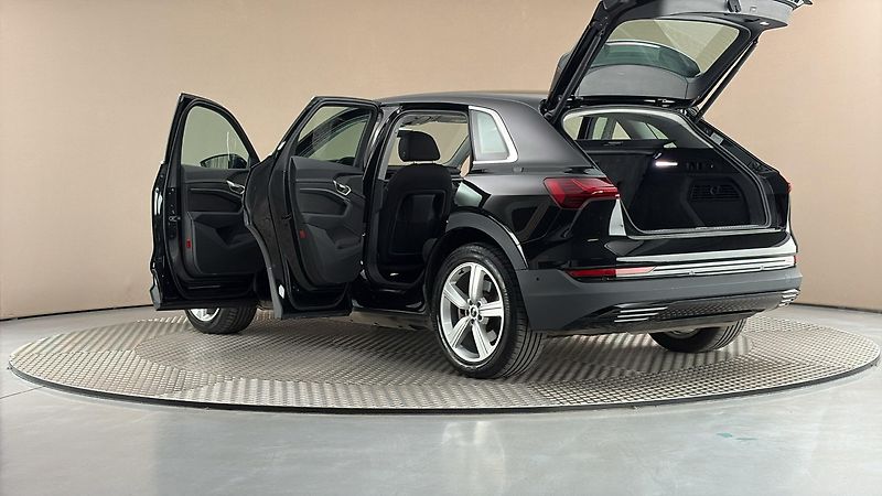 Audi e-tron 55 AUT Quattro - fotka 7 z 26