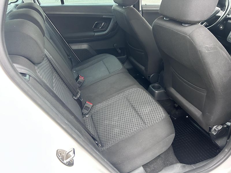 Škoda Fabia Kombi 1.2 TSI Ambiente - fotka 12 z 31