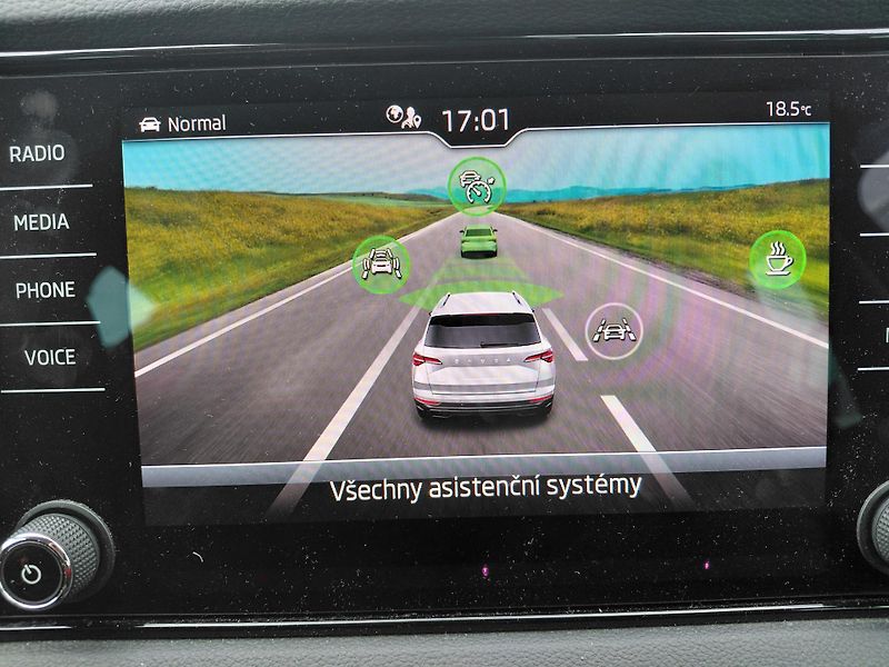 Škoda Karoq (2023) 2.0TDI, DSG, NAVI,driving mode - fotka 16 z 18