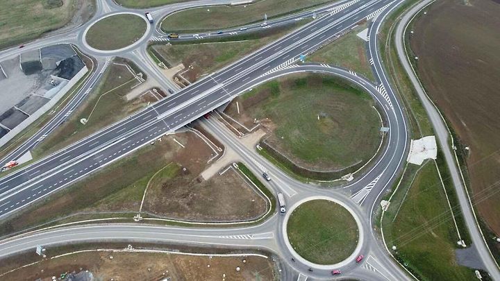 Křižovatka Těchařovice.