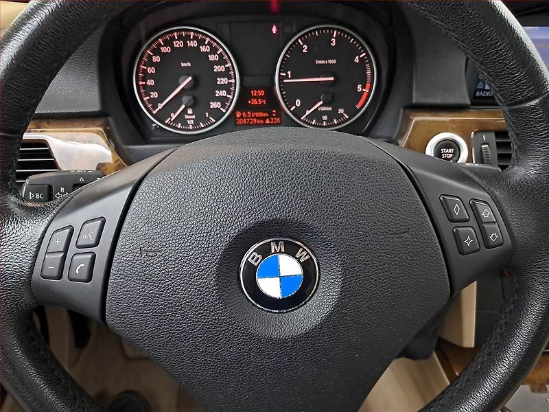 BMW Řada 3 (2008) 320 d, Navi, Xenony, Tempomat - fotka 17 z 18