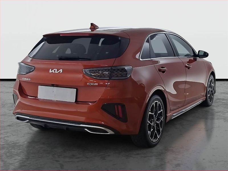 Kia Ceed (2023) 1.5 T-GDI - fotka 5 z 17