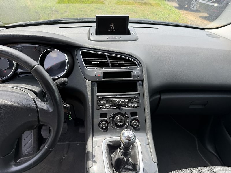 Peugeot 5008 1.6 HDI  - fotka 20 z 26