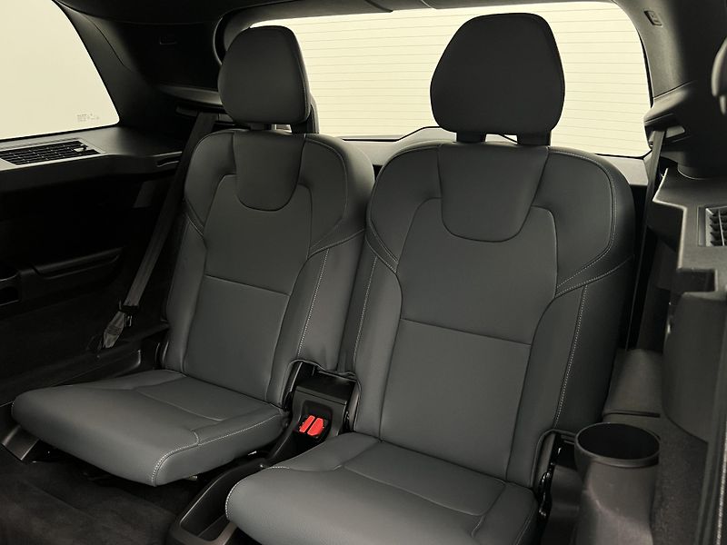 Volvo XC90 B5 AWD MOMENTUM PRO 7 MÍST - fotka 19 z 44