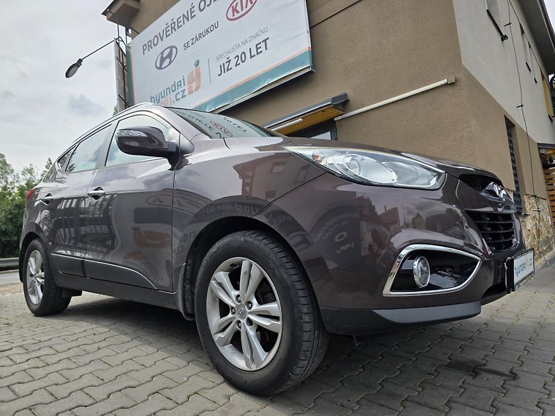 Hyundai ix35 2.0-4x4-TAŽNÉ 2t-POLOKŮŽE - fotka 4 z 17