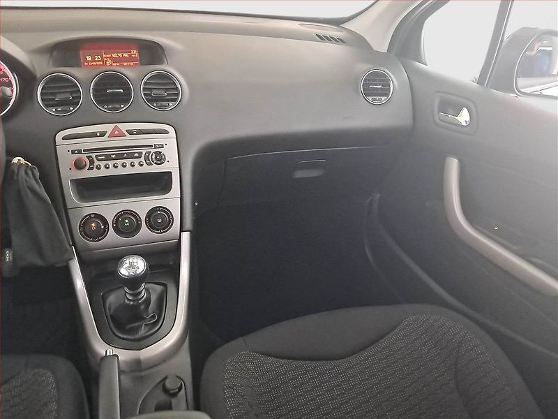 Peugeot 308 (2010) 1.6 HDi, 7 míst, nová STK - fotka 8 z 16