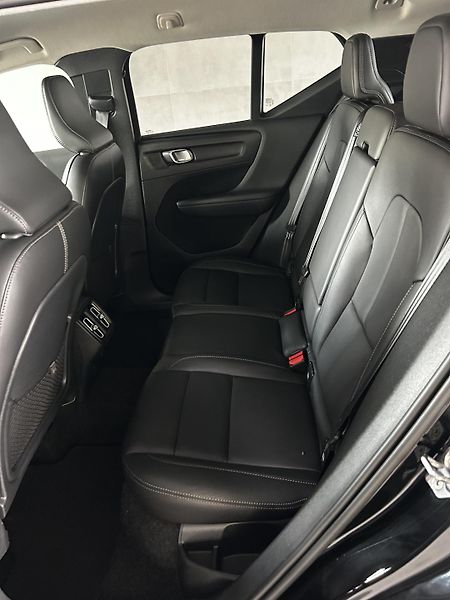 Volvo XC40 (2020) XC40 Inscription AWD - fotka 15 z 17