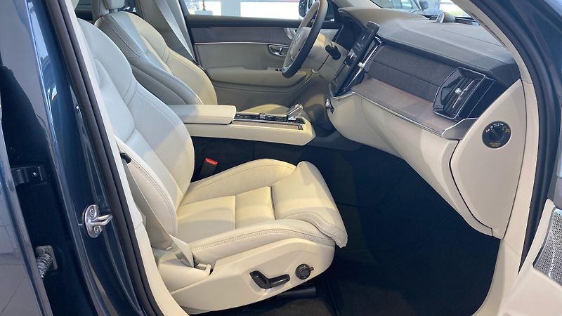 Volvo XC90 (2026) PLUS BRIGHT, T8 AWD, 184+115 k - fotka 13 z 13