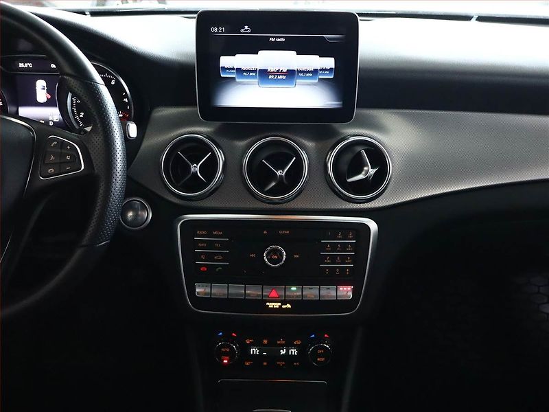 Mercedes-Benz GLA (2018) 220 4MATIC, 4X4, Automat - fotka 10 z 22