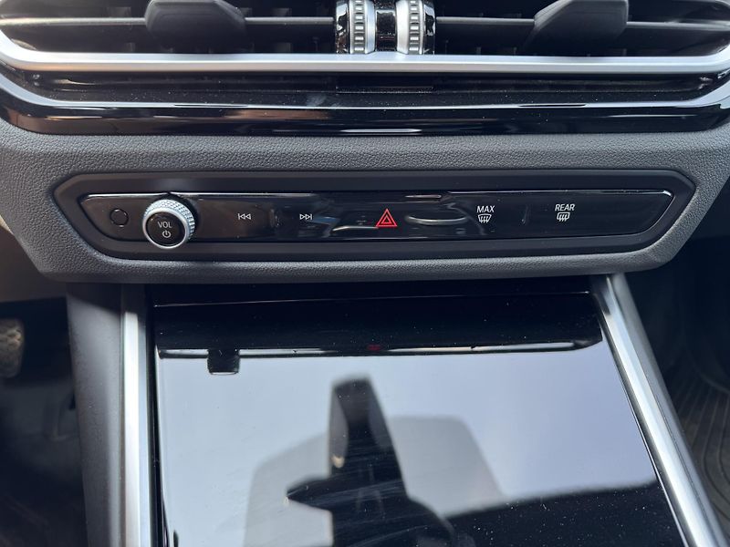 BMW i4 eDrive 40 Tažné Keyless SoH 94 - fotka 16 z 25