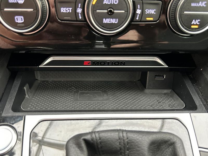 Volkswagen Passat Variant 2,0 TDI 4x4 Highline - fotka 21 z 29