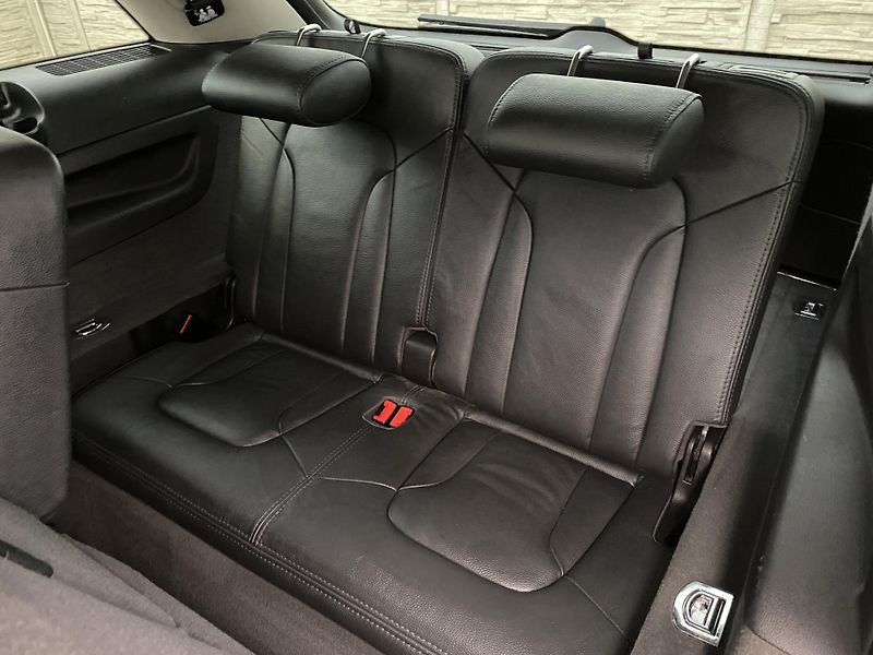 Audi Q7 3.0TDi 4x4 240PS FL 8Q SLINE!! - fotka 100 z 156