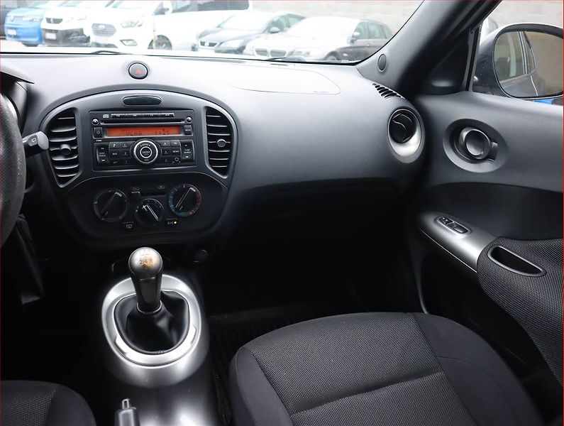 Nissan Juke (2014) 1.6 i, Park. senzory - fotka 8 z 16