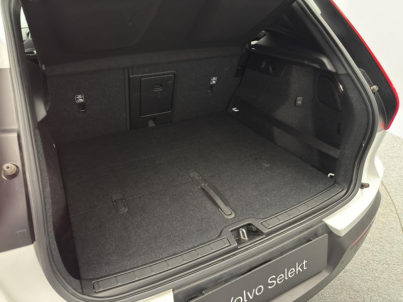 Volvo XC40 D3 MOMENTUM AUT  - fotka 5 z 46