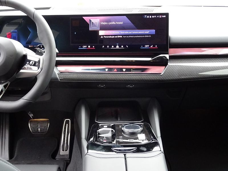 BMW Řada 5 540d xDrive Touring - fotka 4 z 6