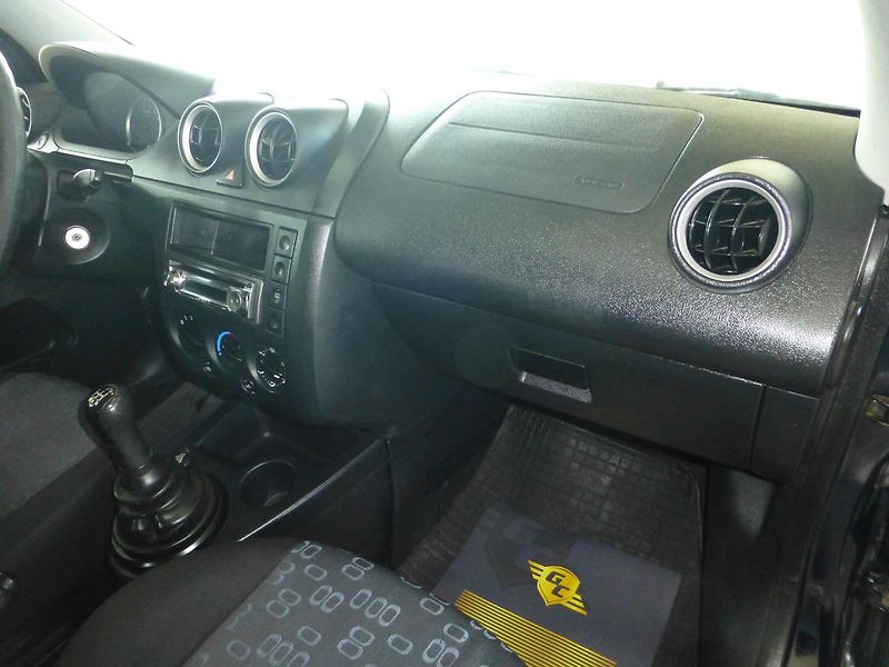 Ford Fiesta (2005) 1,3i-**ALU KOLA***KLIMATIZACE* - fotka 17 z 22