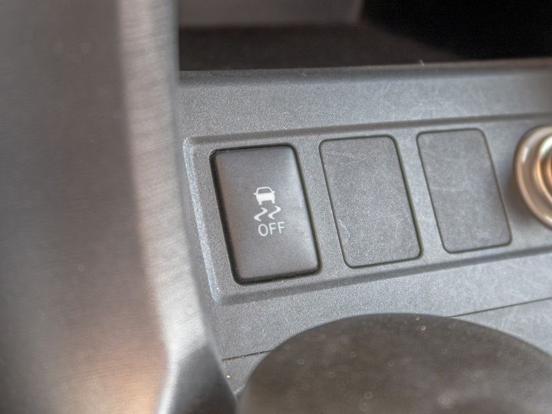 Toyota RAV4 (2009) ČR 2.0D 116KW 4x4 – TAŽNÝ - fotka 24 z 47
