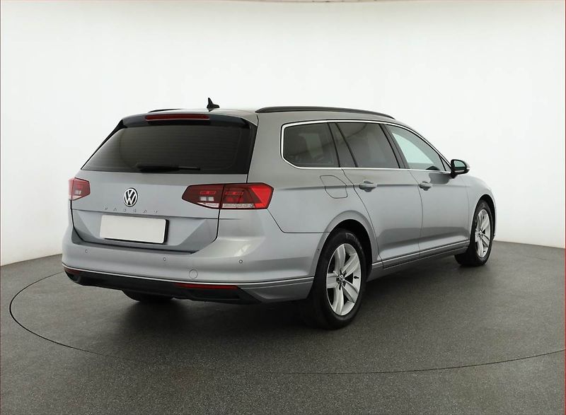 Volkswagen Passat (2019) Business 2.0 TDI, Automat - fotka 5 z 20