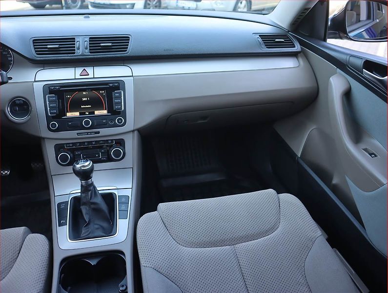 Volkswagen Passat (2010) BlueMotion 1.6 TDI, Navi - fotka 8 z 18