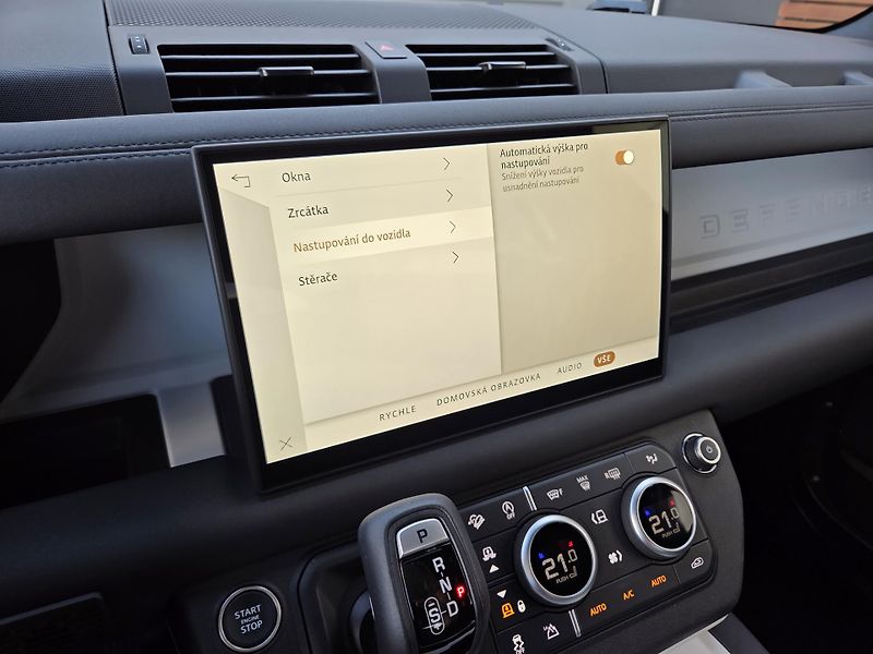 Land Rover Defender (2025) D300 X-DynSE HUD PANO TZ ACC - fotka 43 z 55