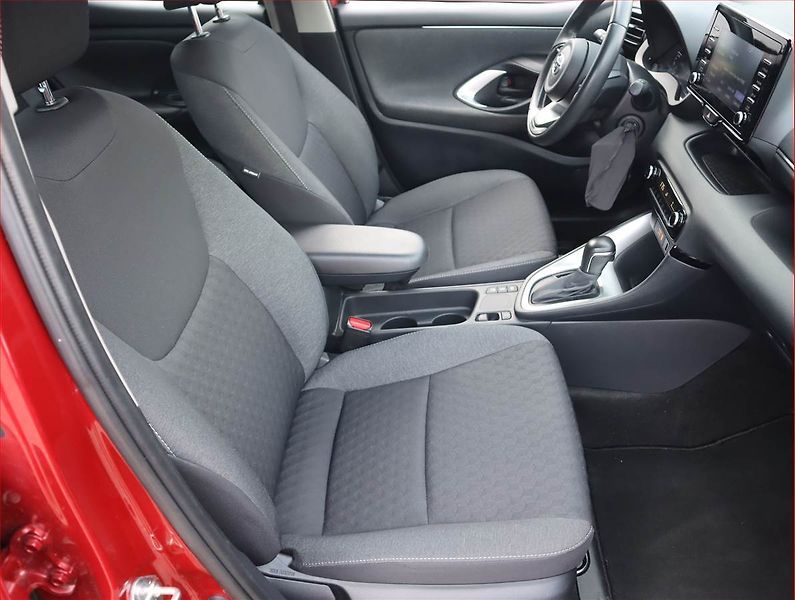 Toyota Yaris (2021) Life 1.5 VVT-i Hybrid, Automat - fotka 9 z 19