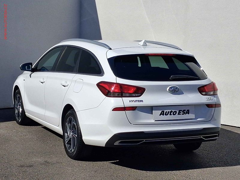 Hyundai i30 (2022) 1.5 T-GDi 48V MHEV, 1.maj,ČR - fotka 6 z 20