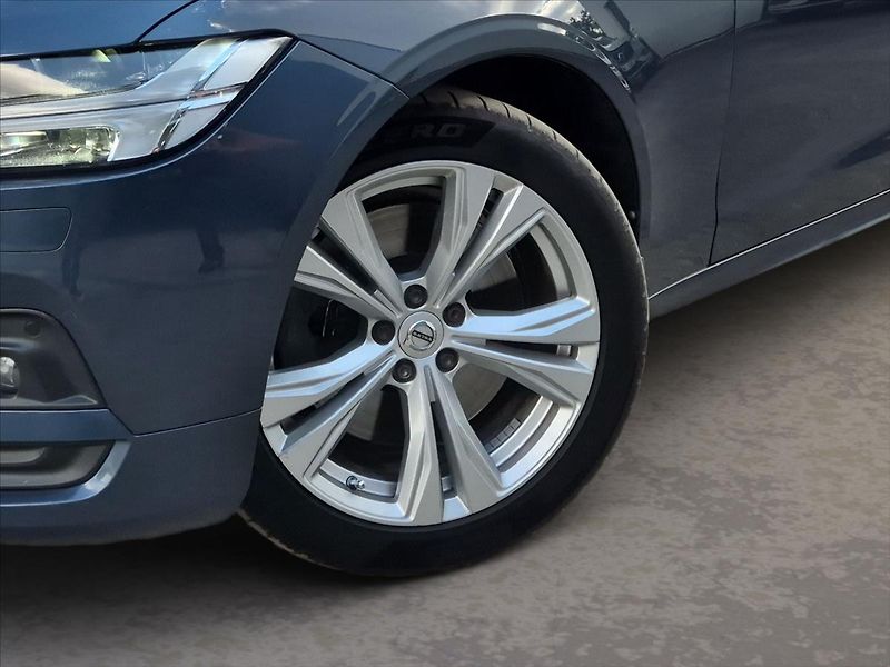 Volvo V90 2,0 B4 FWD Momentum Advanced - fotka 6 z 18